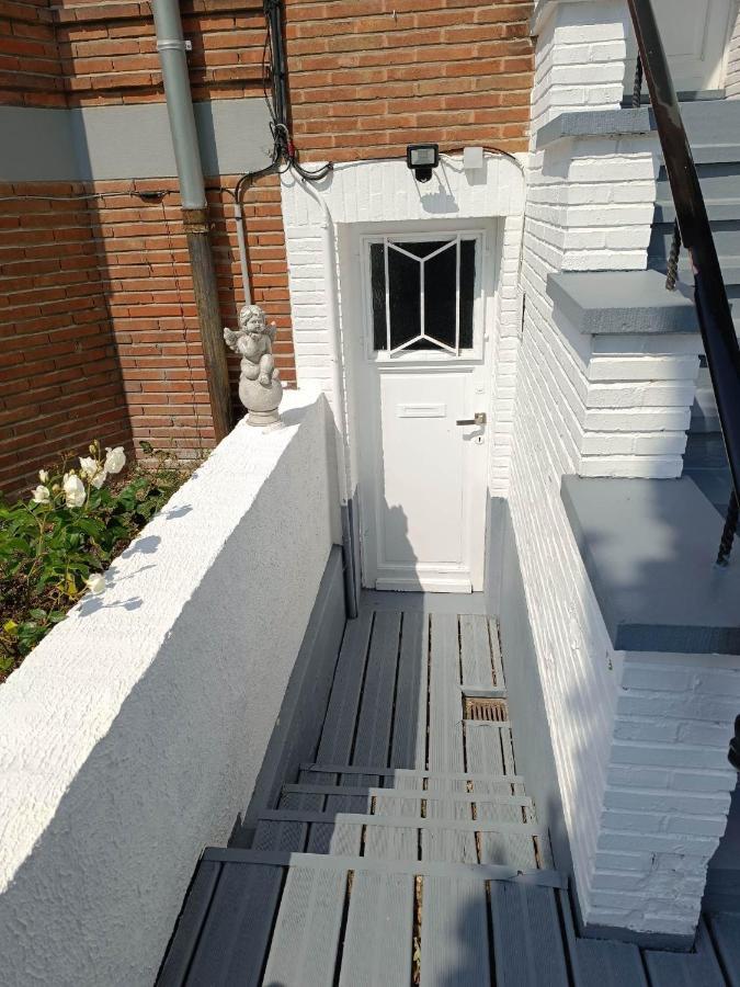 Le White Garden De Panne